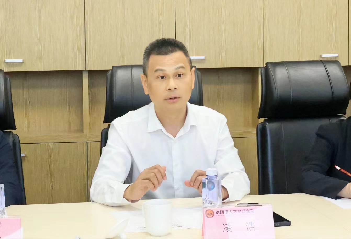 中国移动香港公司董事长凌浩一行到深圳市大数据研究院参观调研 | SRIBD官网