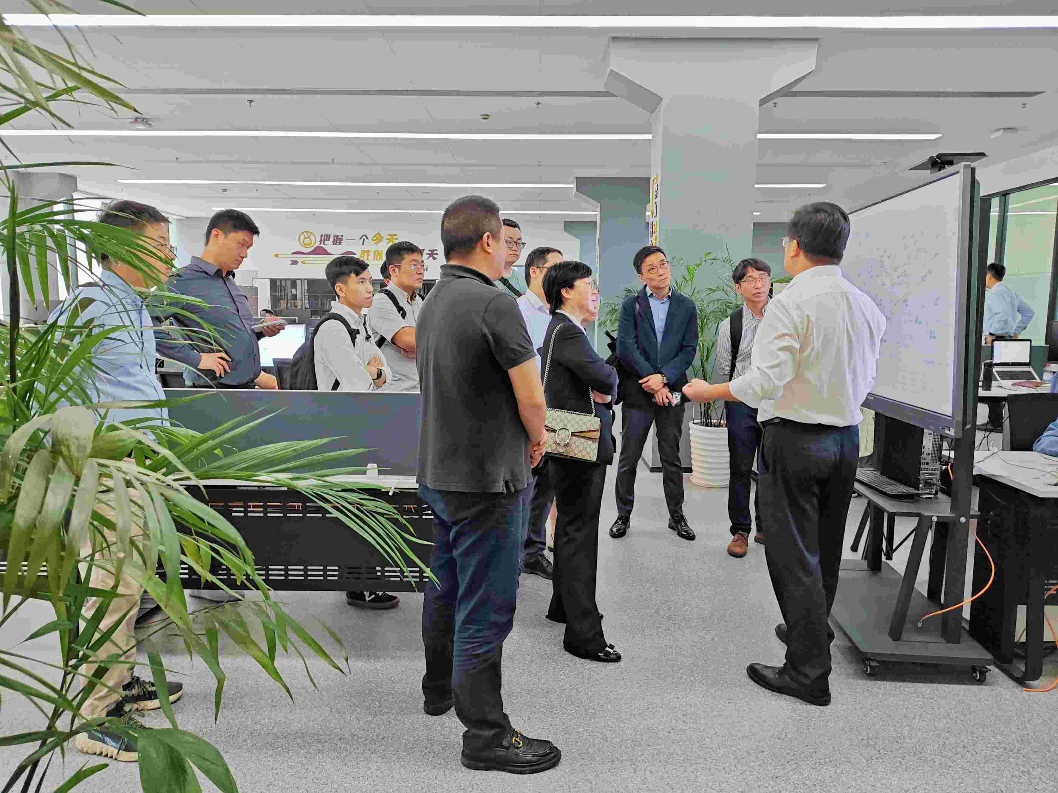 中国移动香港公司董事长凌浩一行到深圳市大数据研究院参观调研 | SRIBD官网